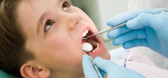 Hogyan lehet meggyógyítani egy lyukas fogat természetesen, fúrás és tömés igénye nélkül