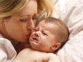 Hogyan nyugtassuk meg síró kisbabánkat?