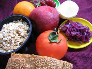 Az egészséges táplálkozás: édesség, zöldség, gyümölcs, tejtermék