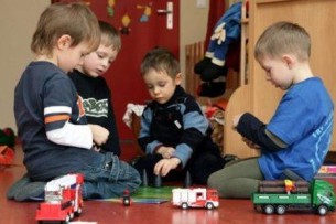 Első napok a bölcsődében - síró játék, csak anyunak