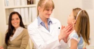 Gégeporc alatti kinövés: Komoly bajt jelez?